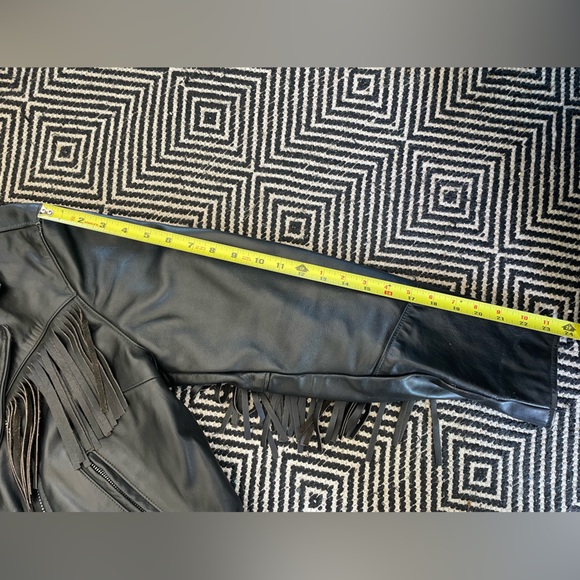 Genuine leather jacket with fringes - American-made vintage gem! - Picture 8 of 11